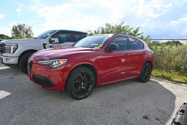 Used 2023 Alfa Romeo Stelvio Veloce AWD/4WD image 6