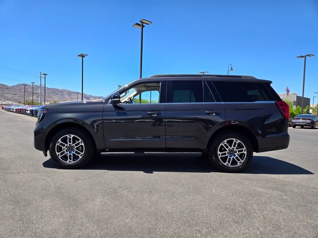 Used 2025 Ford Expedition Active AWD/4WD image 3