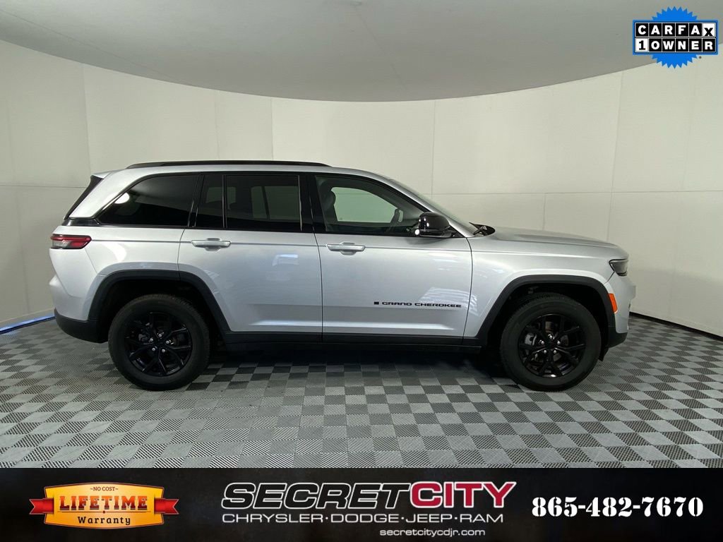 Used 2024 Jeep Grand Cherokee Altitude image 8