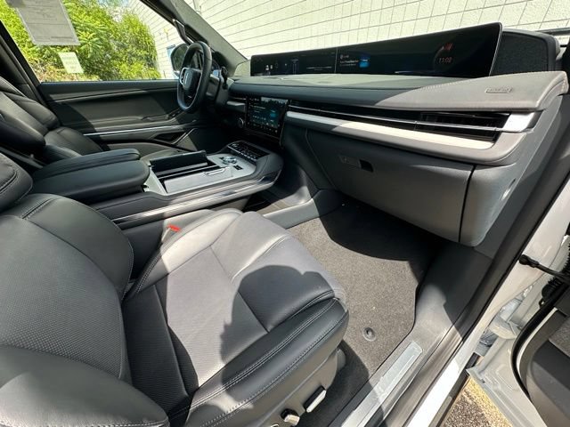 New 2027 Lincoln Navigator Reserve w/ Jet Appearance Package AWD/4WD image 23