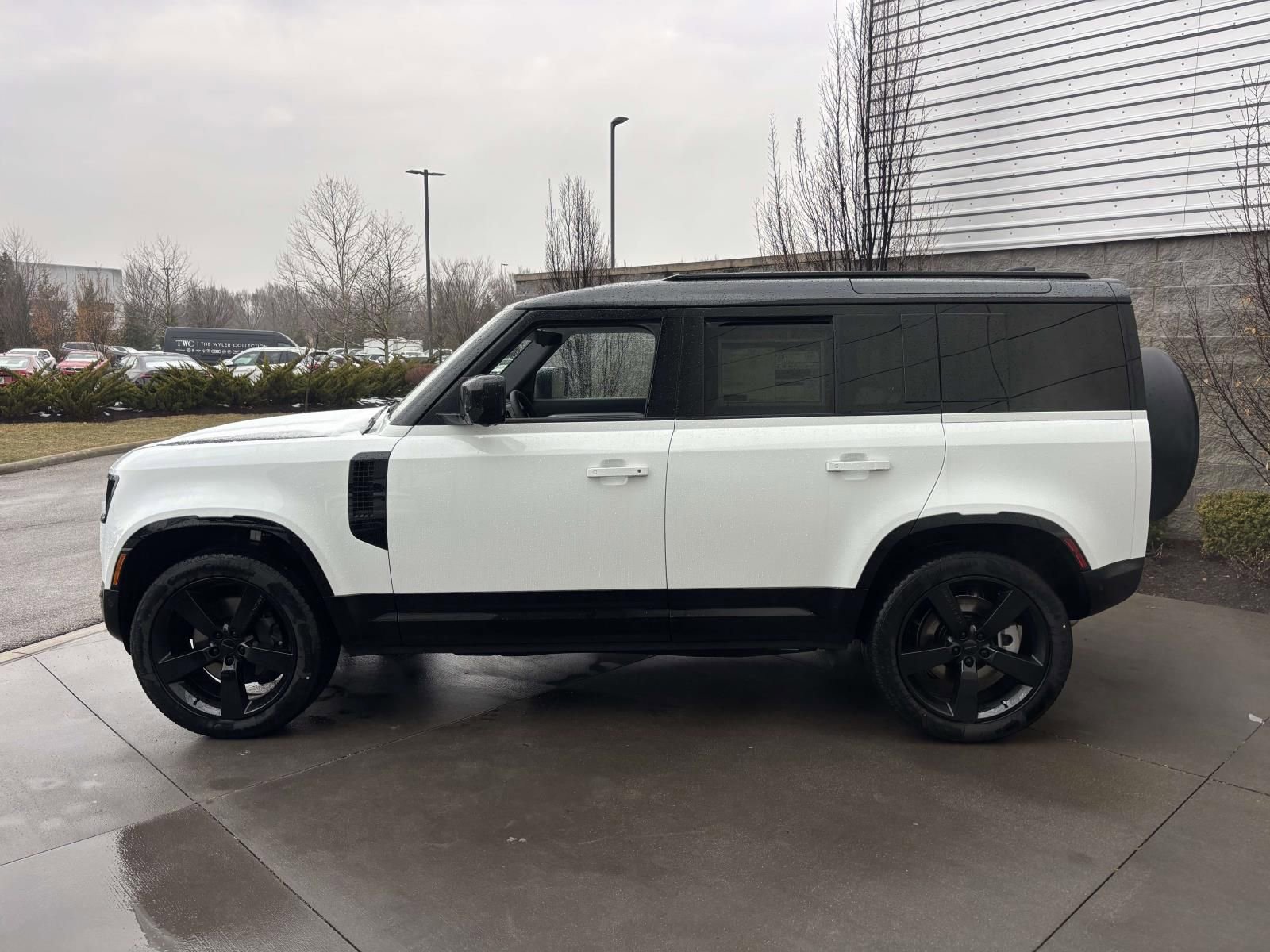 New 2026 Land Rover Defender 110 X-Dynamic SE image 8