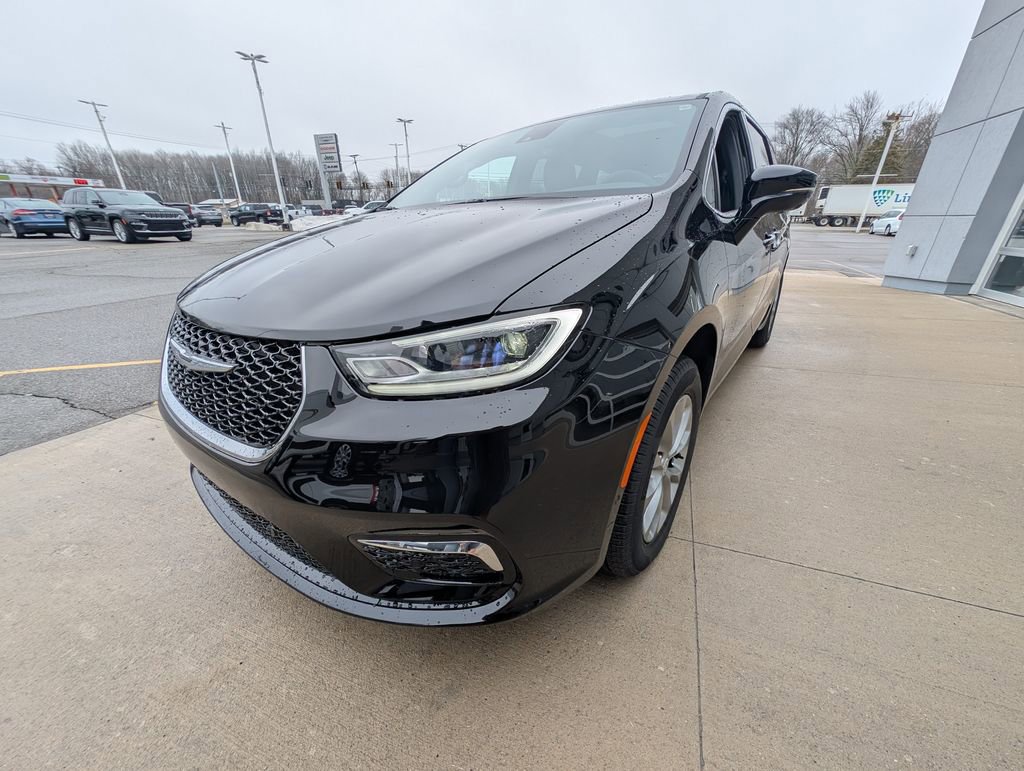 New 2026 Chrysler Pacifica Limited w/ Trailer Tow Group image 9