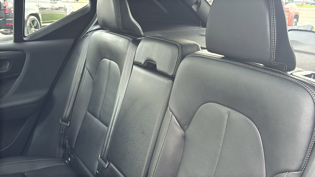 Certified 2026 Volvo XC40 B5 Plus AWD/4WD image 27