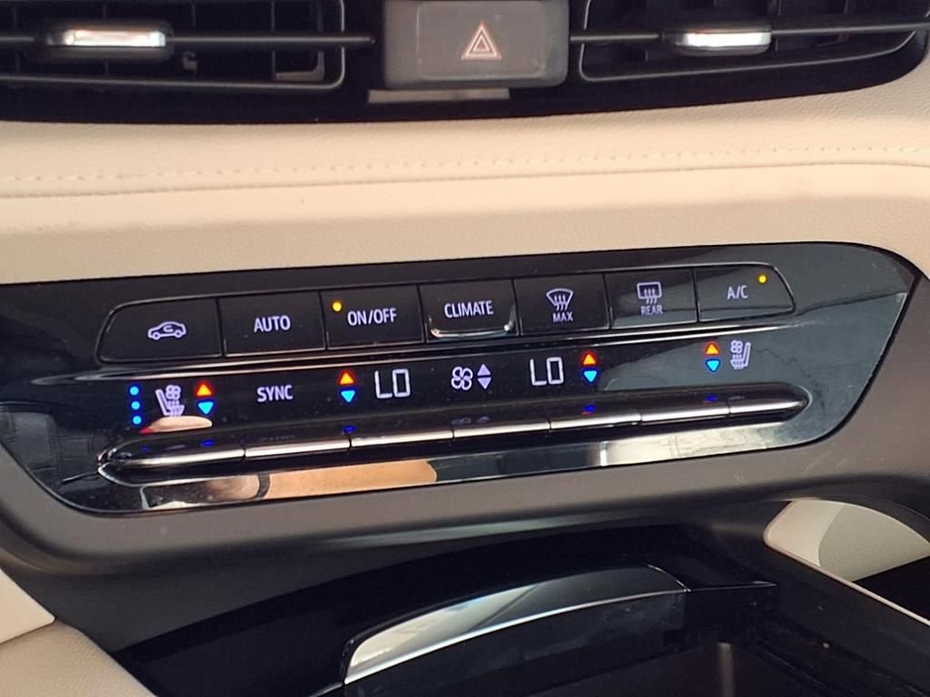 Used 2023 Buick Envision Avenir image 8