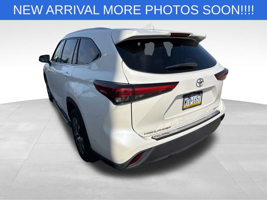 Used 2020 Toyota Highlander XLE image 9