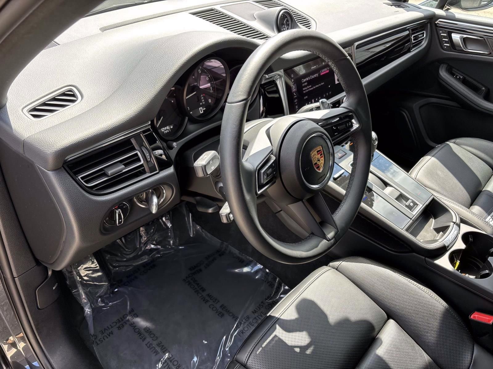 Used 2025 Porsche Macan image 25