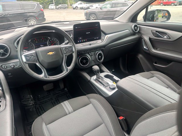 Used 2025 Chevrolet Blazer LT FWD image 19