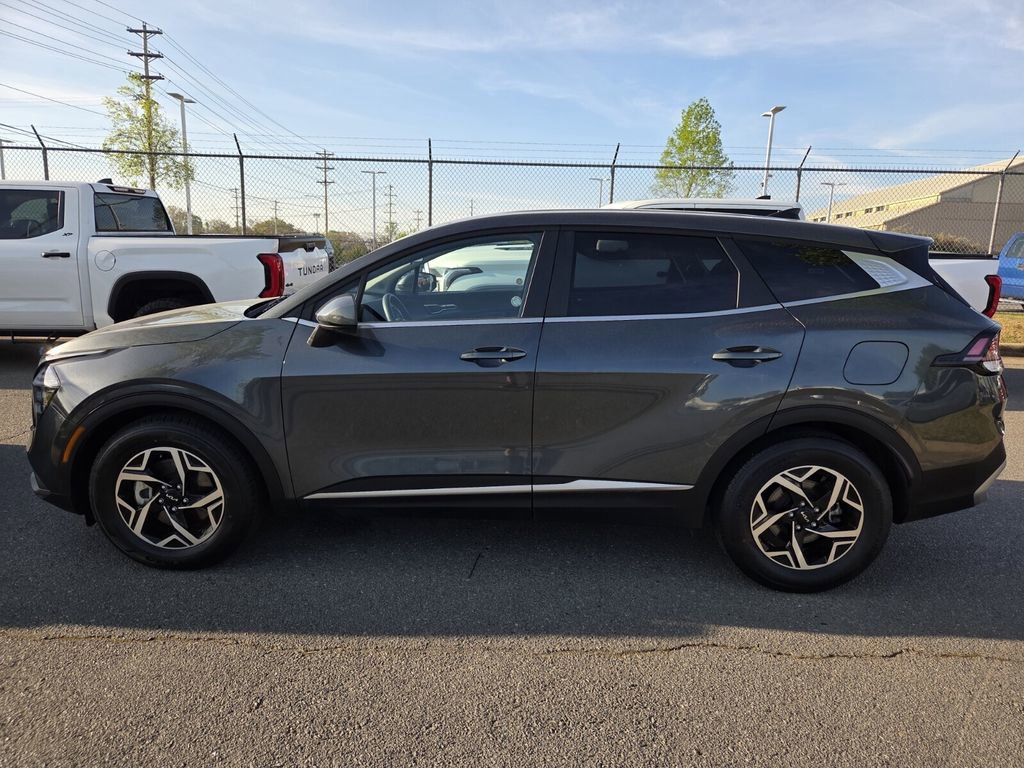 Used 2024 Kia Sportage LX image 2