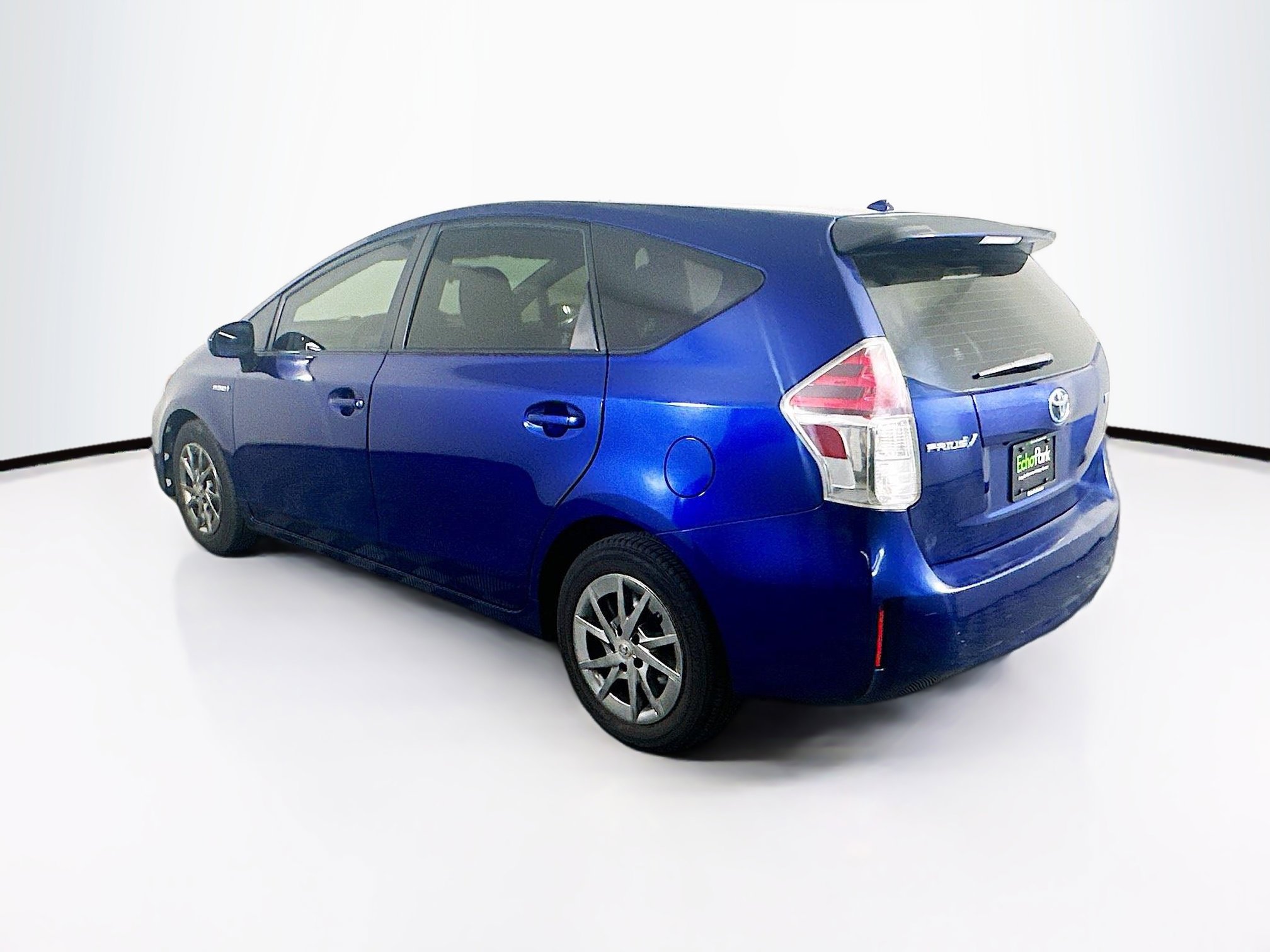 Used 2017 Toyota Prius V Two image 5