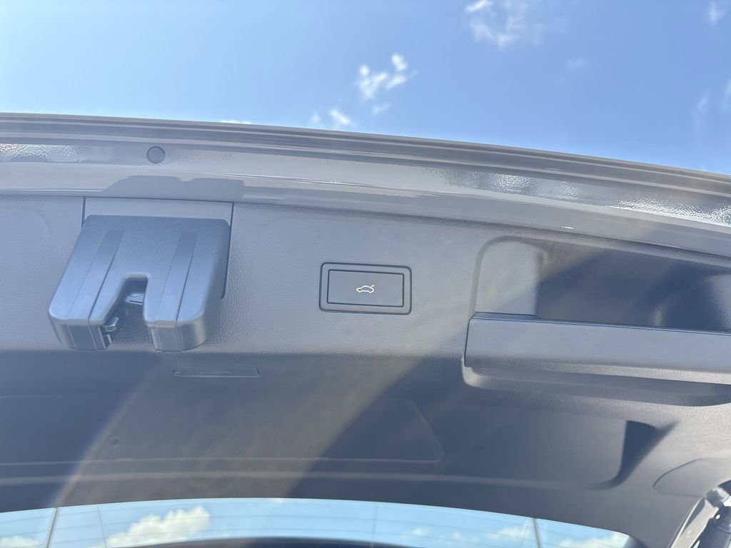 New 2025 Volkswagen Atlas SEL Premium R-Line image 17