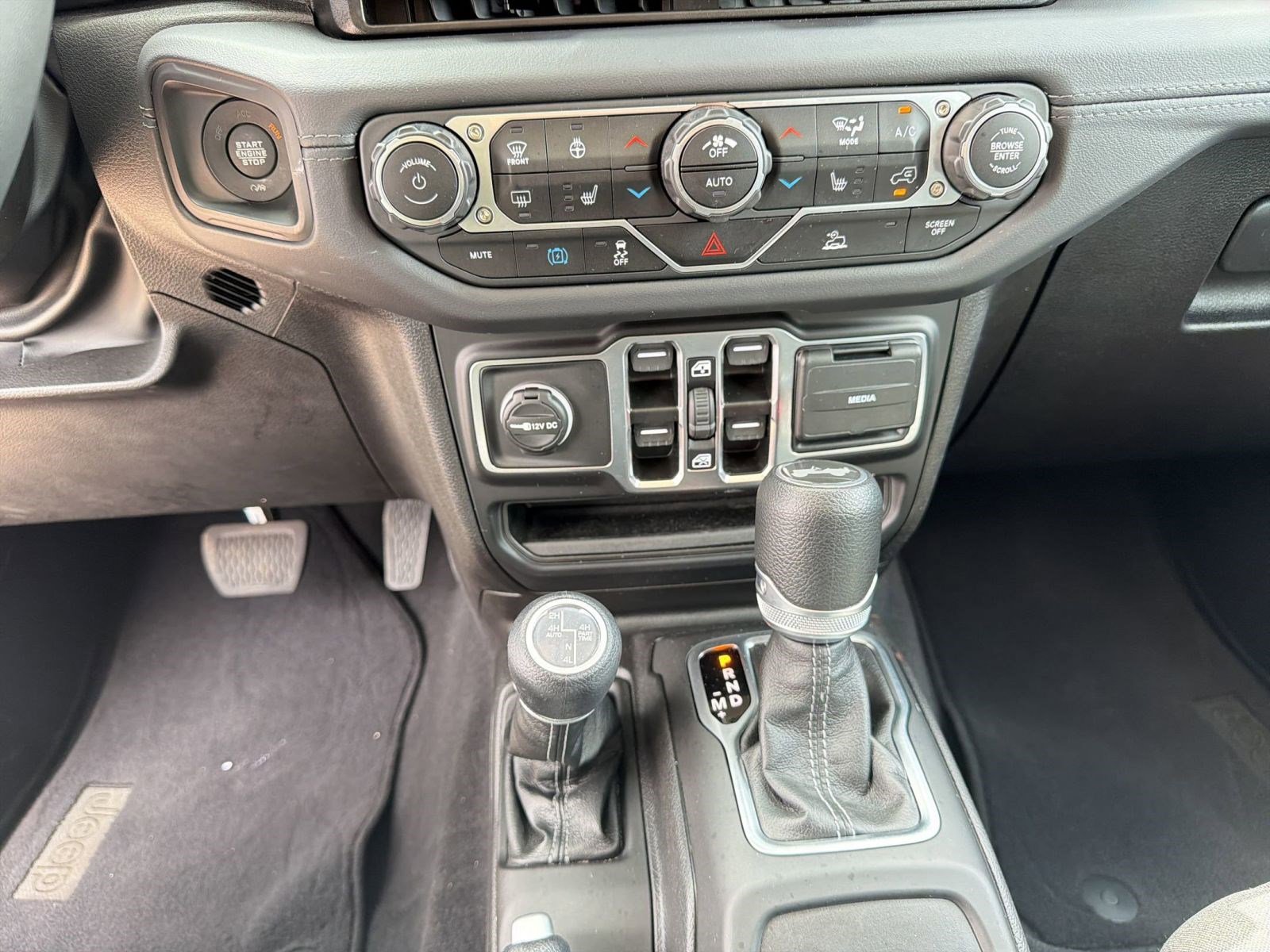 Certified 2025 Jeep Wrangler Sahara image 24