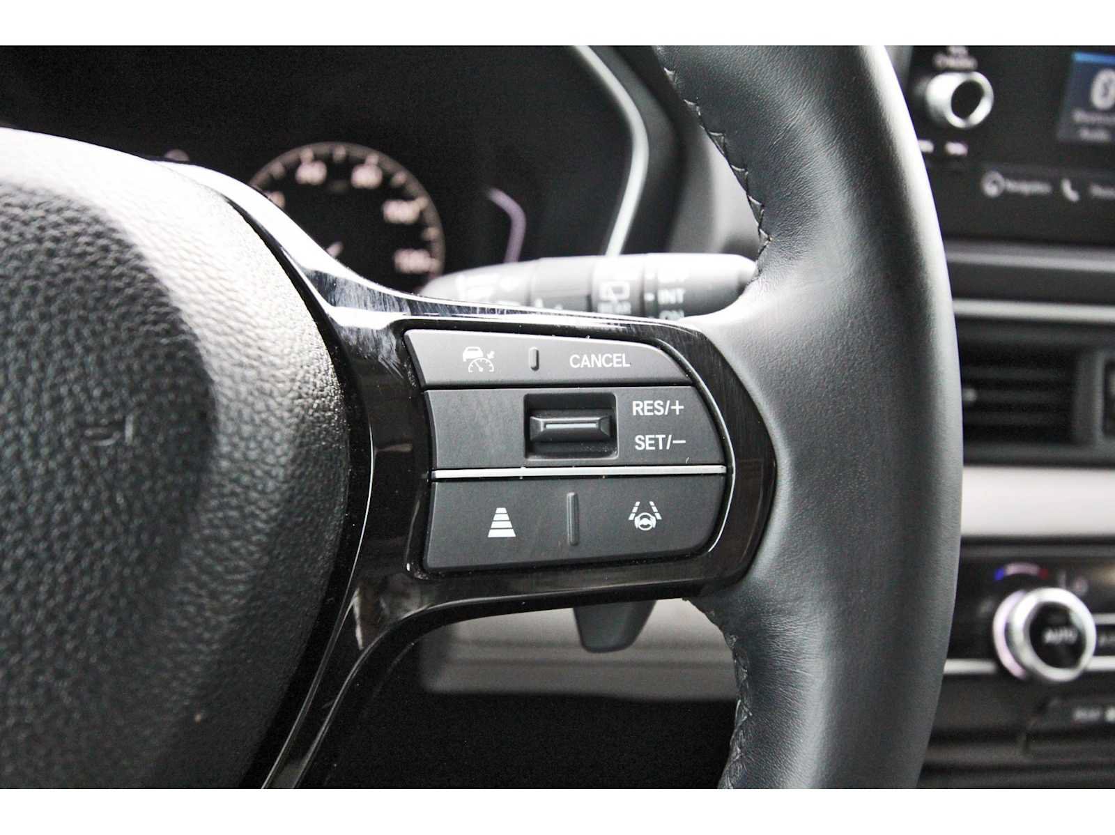Used 2025 Honda Pilot Touring image 17