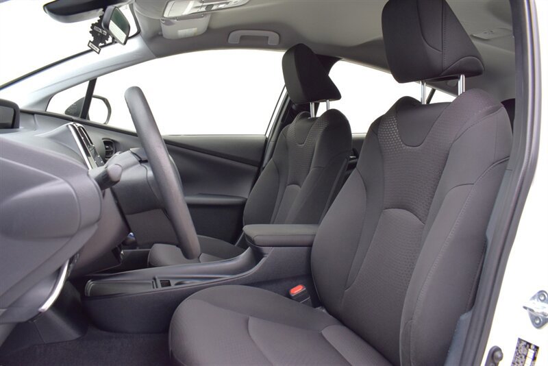 Used 2022 Toyota Prius LE FWD image 11