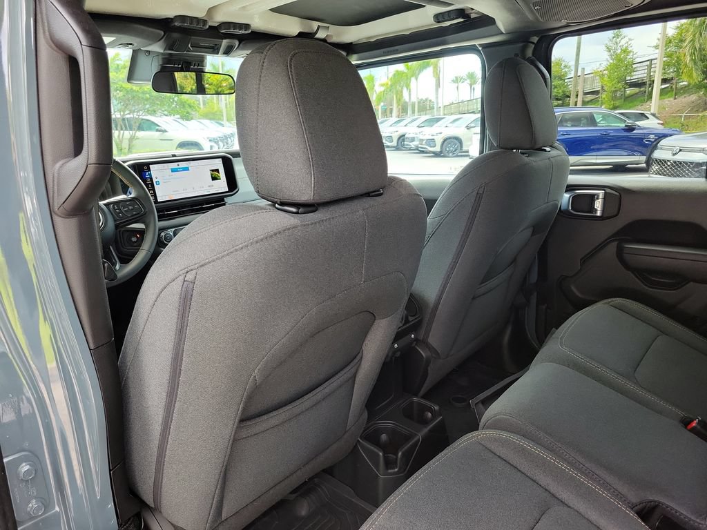 Used 2024 Jeep Gladiator Sport AWD/4WD image 11