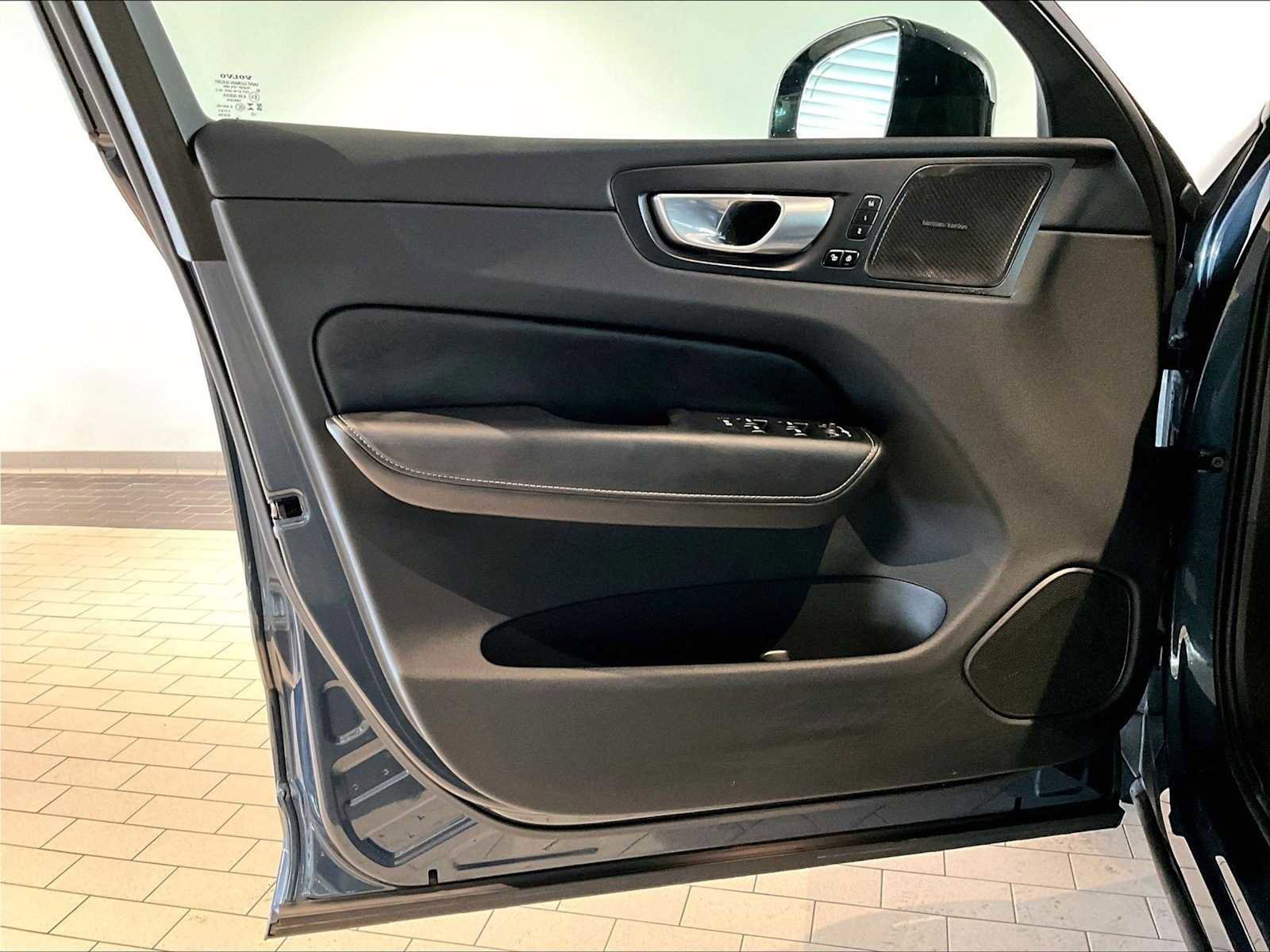 Used 2024 Volvo XC60 T8 Ultimate image 26