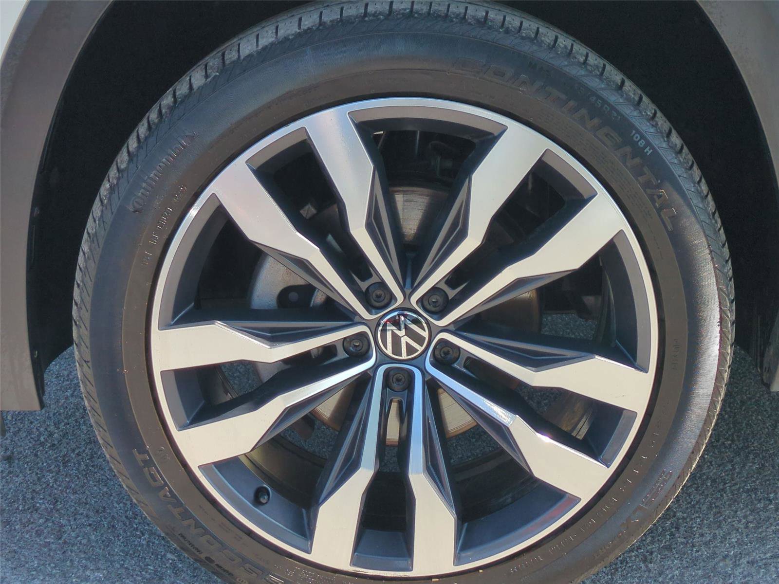 Used 2021 Volkswagen Atlas SEL R-Line AWD/4WD image 23