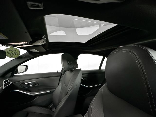 Used 2025 BMW 330i xDrive Sedan AWD/4WD image 19