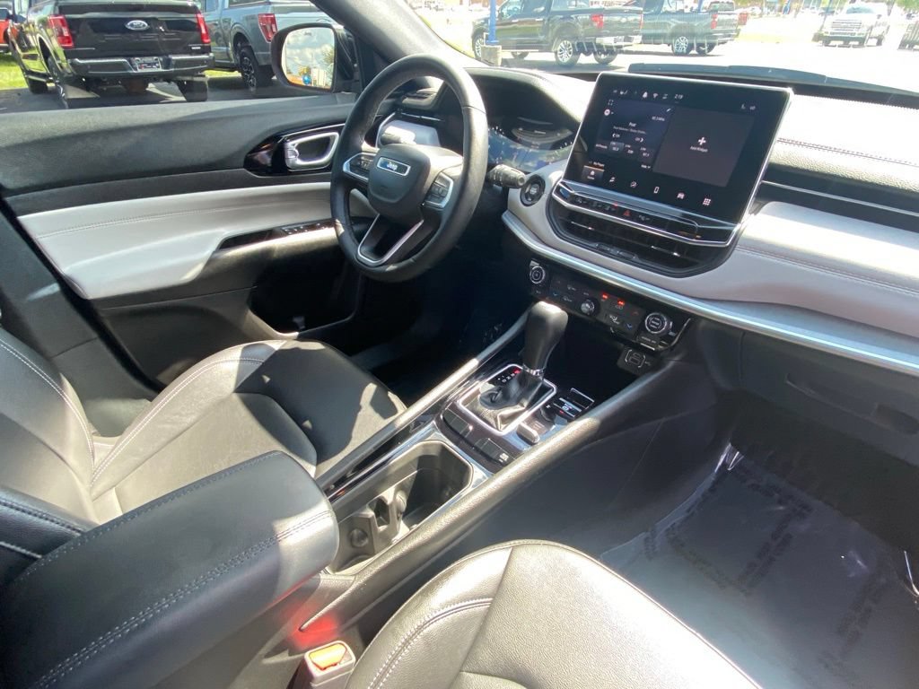 Used 2025 Jeep Compass Limited AWD/4WD image 40