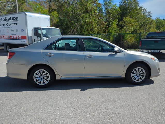 Used 2014 Toyota Camry LE video 4