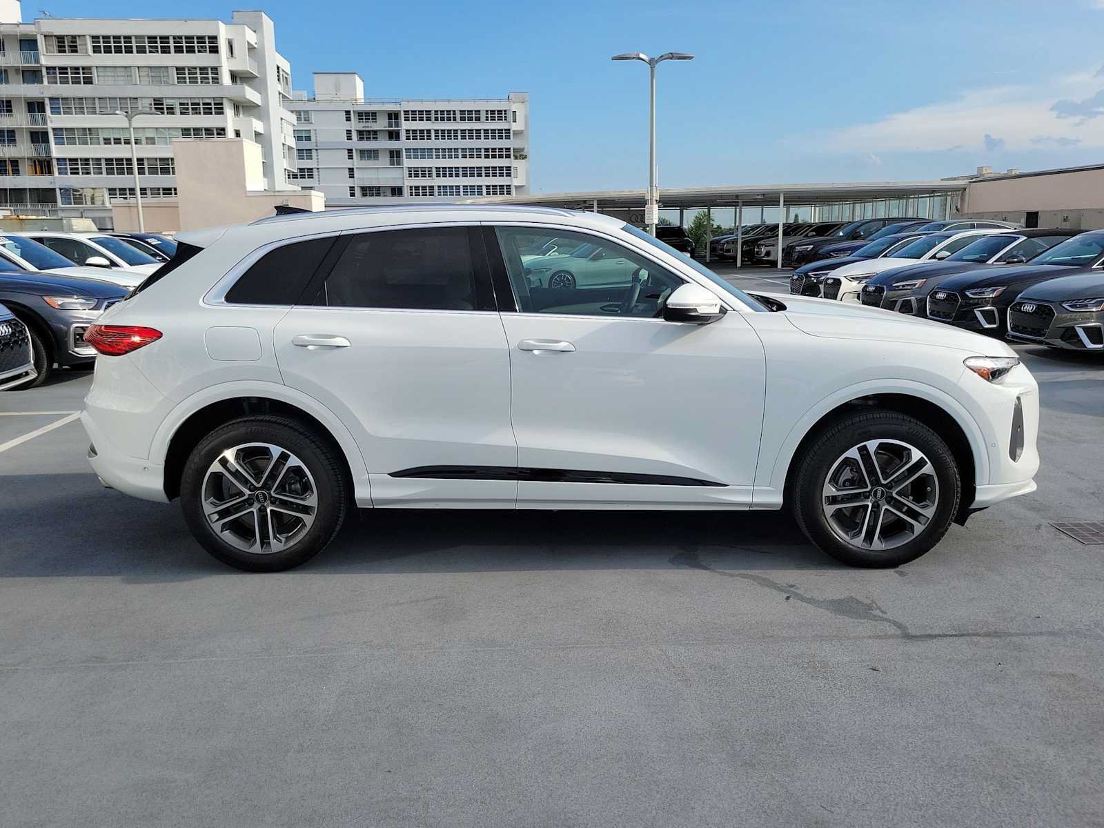 Certified 2025 Audi Q5 Premium Plus w/ Premium Plus AWD/4WD image 7