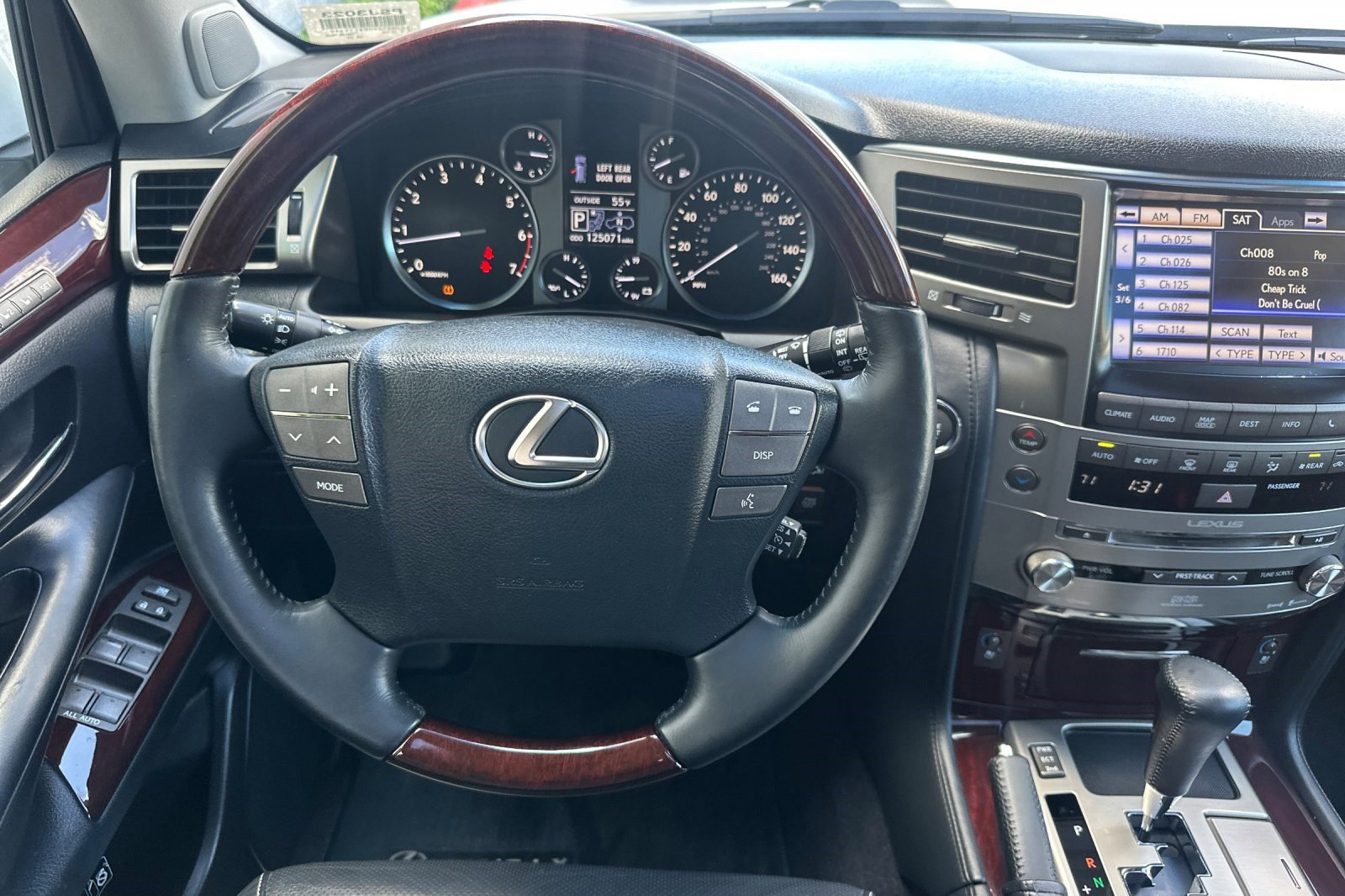 Used 2015 Lexus LX 570 4WD w/ Luxury Package image 18