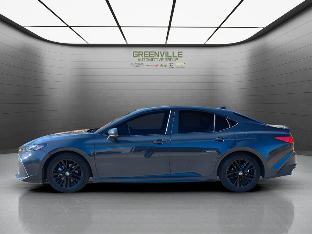 Used 2025 Toyota Camry SE image 3