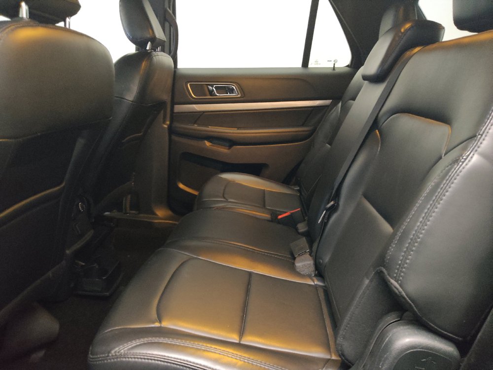 Used 2019 Ford Explorer XLT w/ Equipment Group 202A FWD image 18