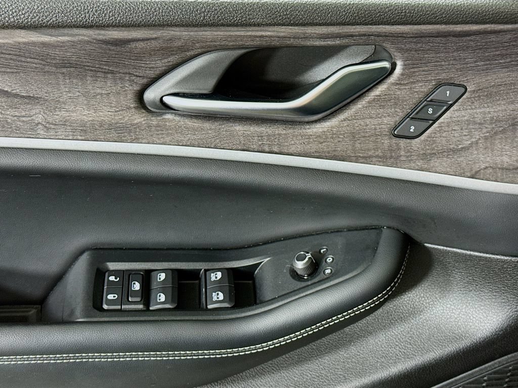 Used 2023 Jeep Grand Cherokee L Limited AWD/4WD image 25