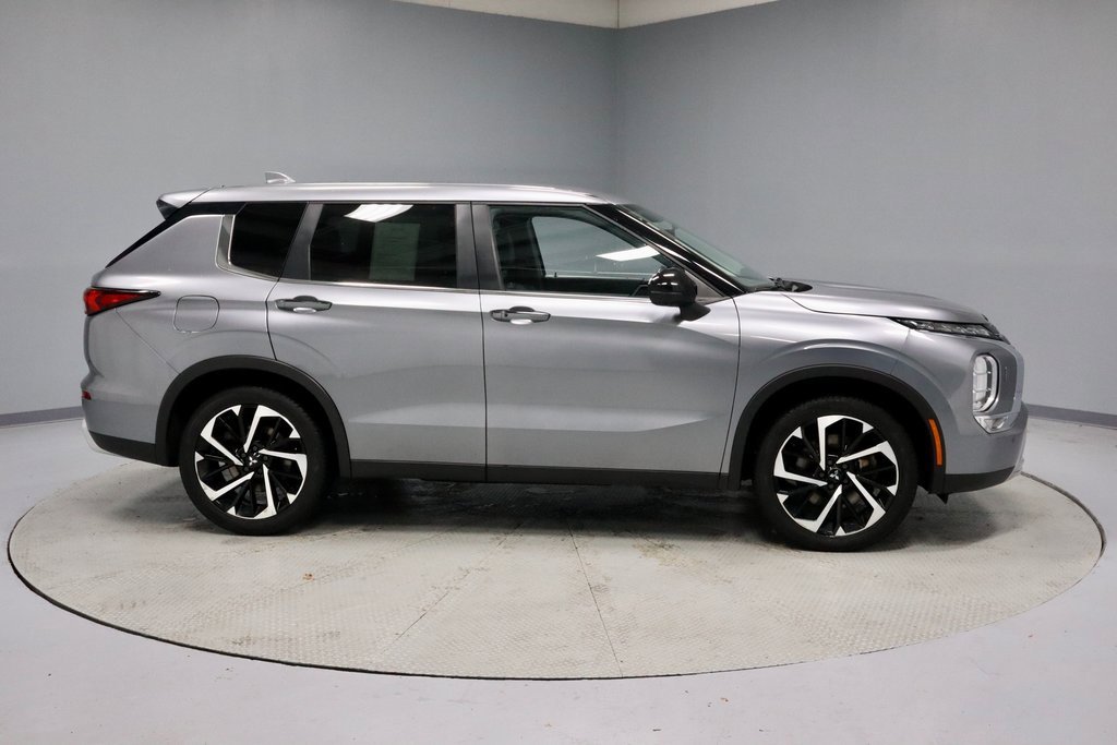 Used 2022 Mitsubishi Outlander SE image 12