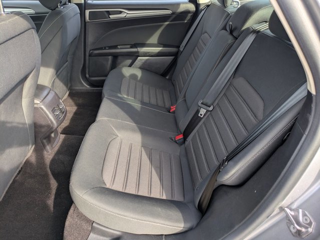 Used 2020 Ford Fusion SE FWD image 18