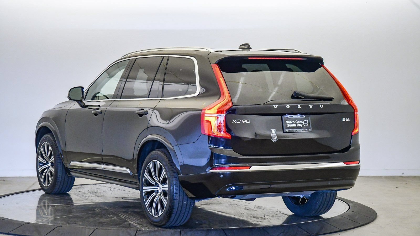 Used 2025 Volvo XC90 B6 Ultra AWD/4WD image 2