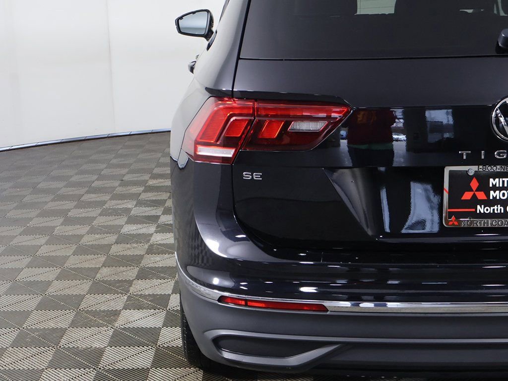 Used 2022 Volkswagen Tiguan SE w/ Panoramic Sunroof Package image 14