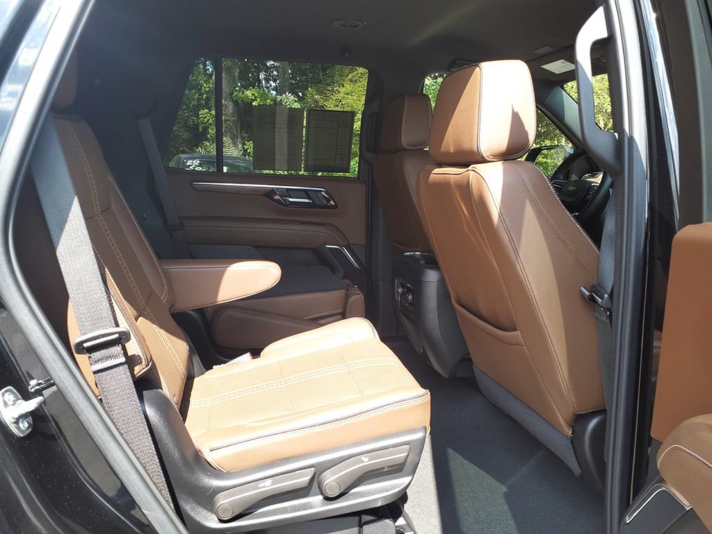 Used 2025 Chevrolet Tahoe High Country AWD/4WD image 14