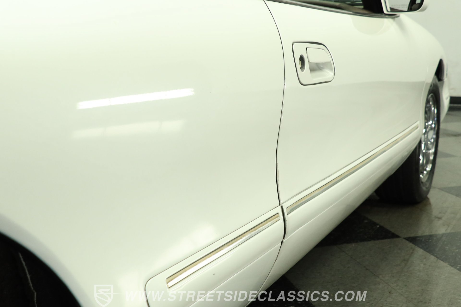 Used 1993 Lincoln Mark VIII RWD image 27