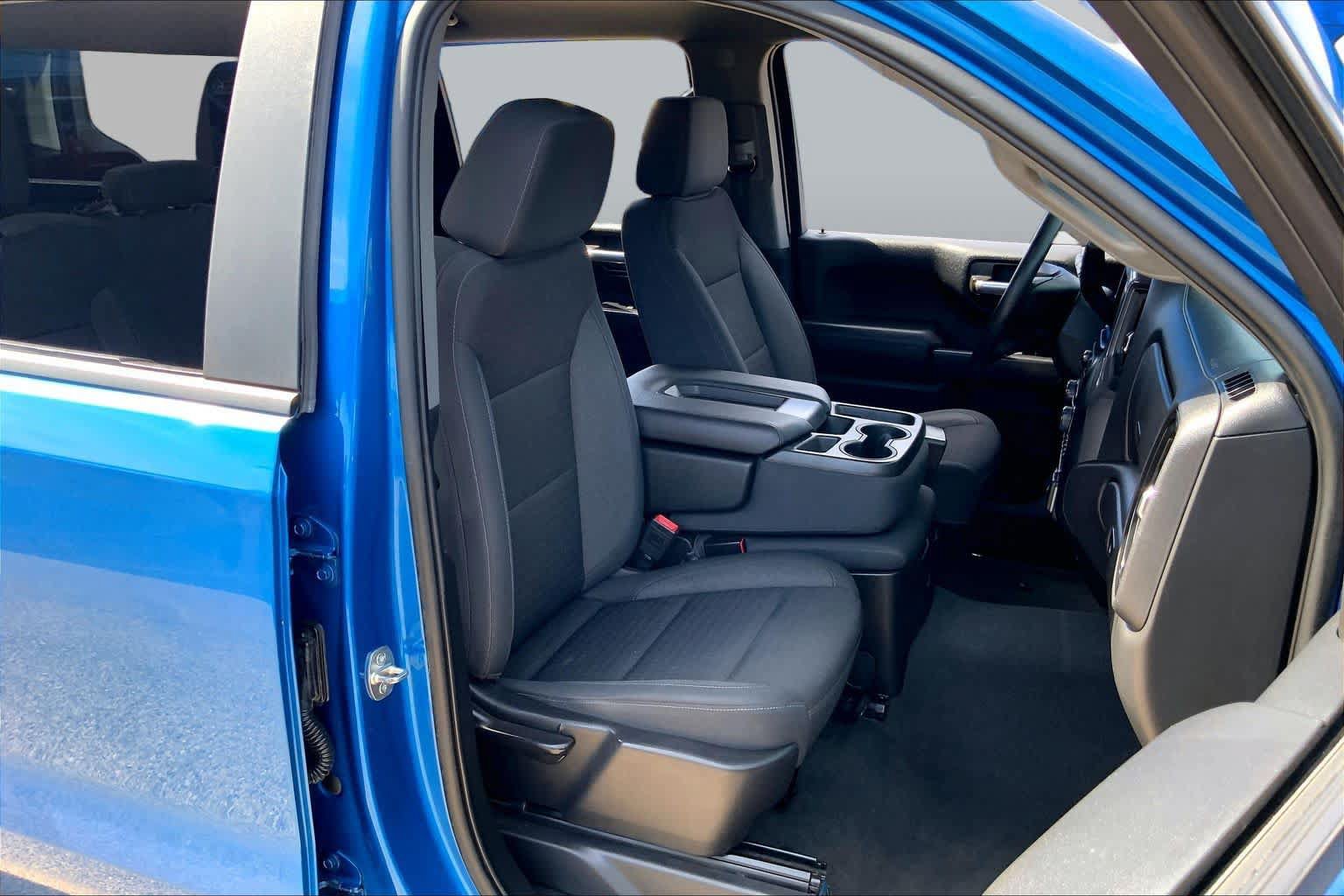 Certified 2022 Chevrolet Silverado 1500 Custom w/ LPO, Dark Essentials Package AWD/4WD image 9