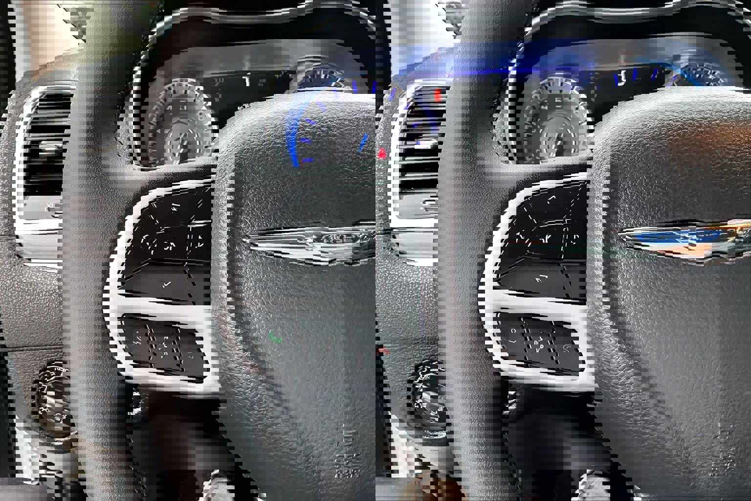 Used 2023 Chrysler 300 Touring L w/ Comfort Group image 22