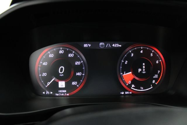 Used 2019 Volvo XC40 T4 R-Design FWD image 21