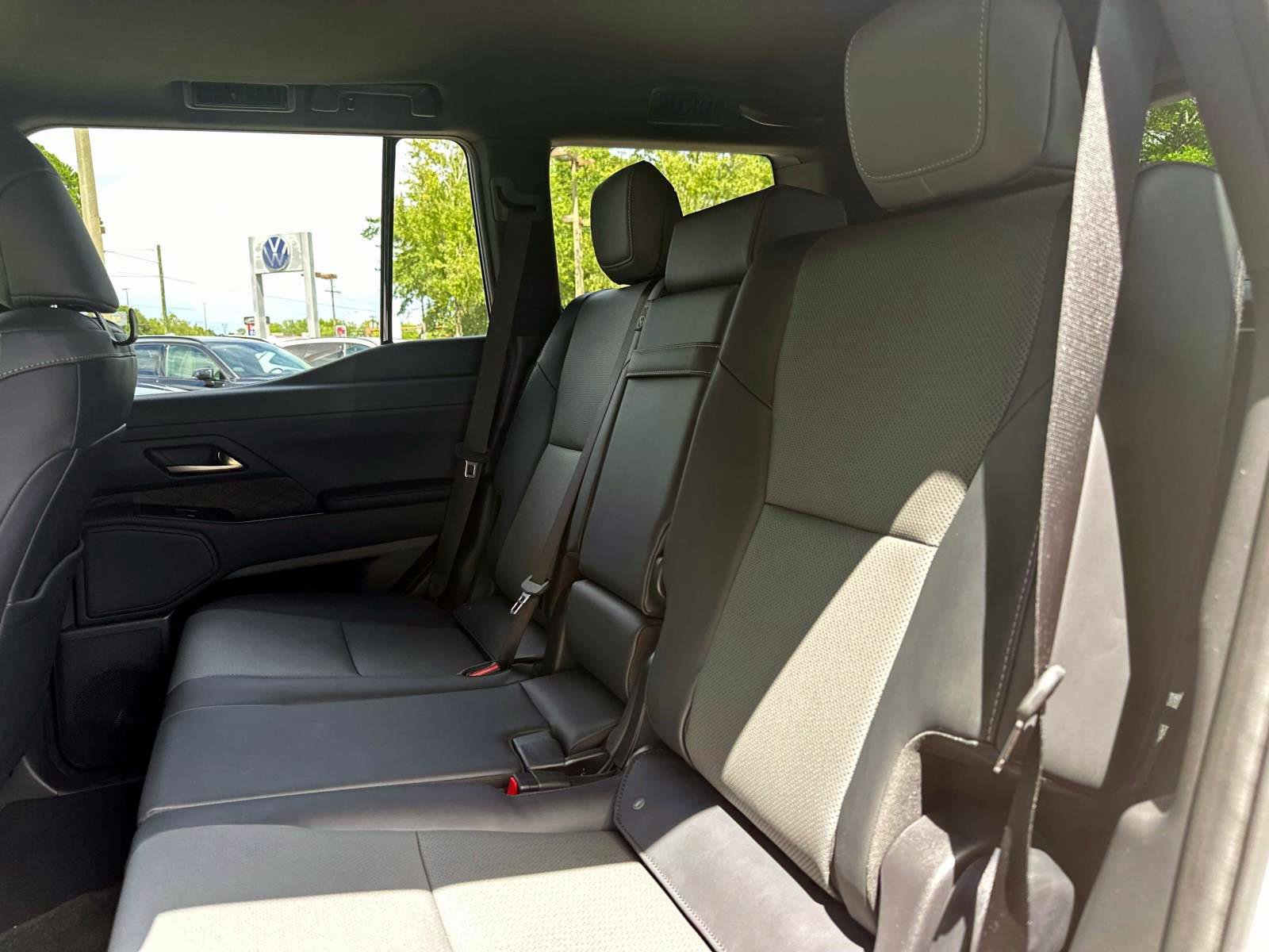 Used 2024 Lexus GX 550 image 11