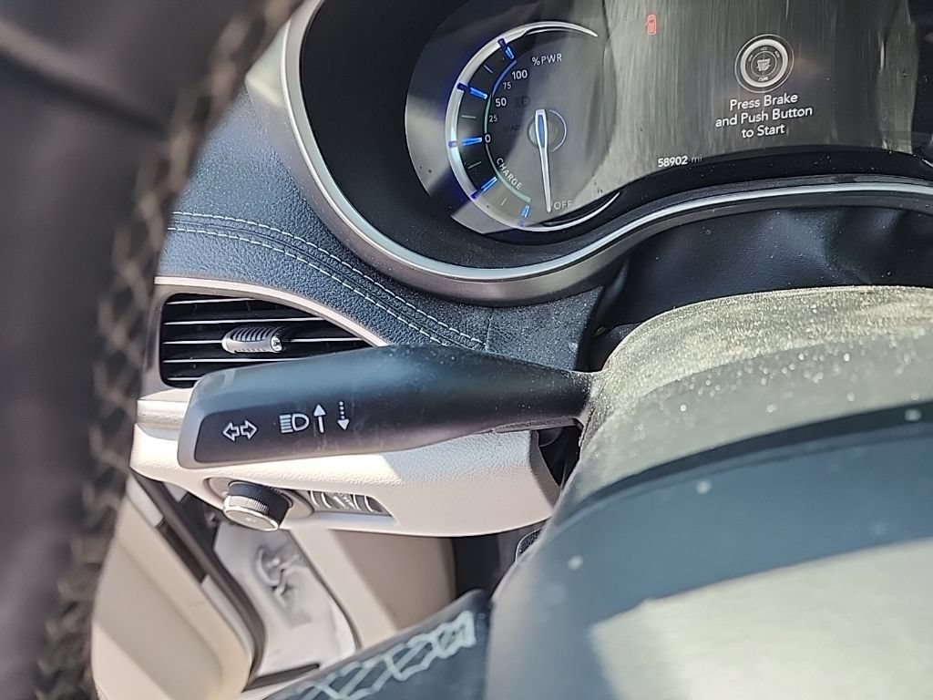 Used 2022 Chrysler Pacifica Touring-L FWD image 23