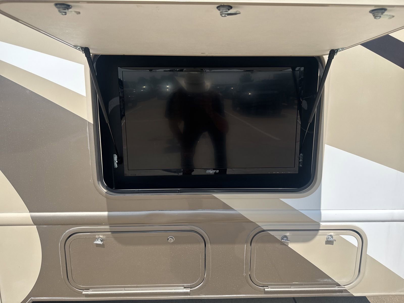 Used 2018 Ford E-450 and Econoline 450 Super Duty w/ Motorhome Prep Package RWD image 48
