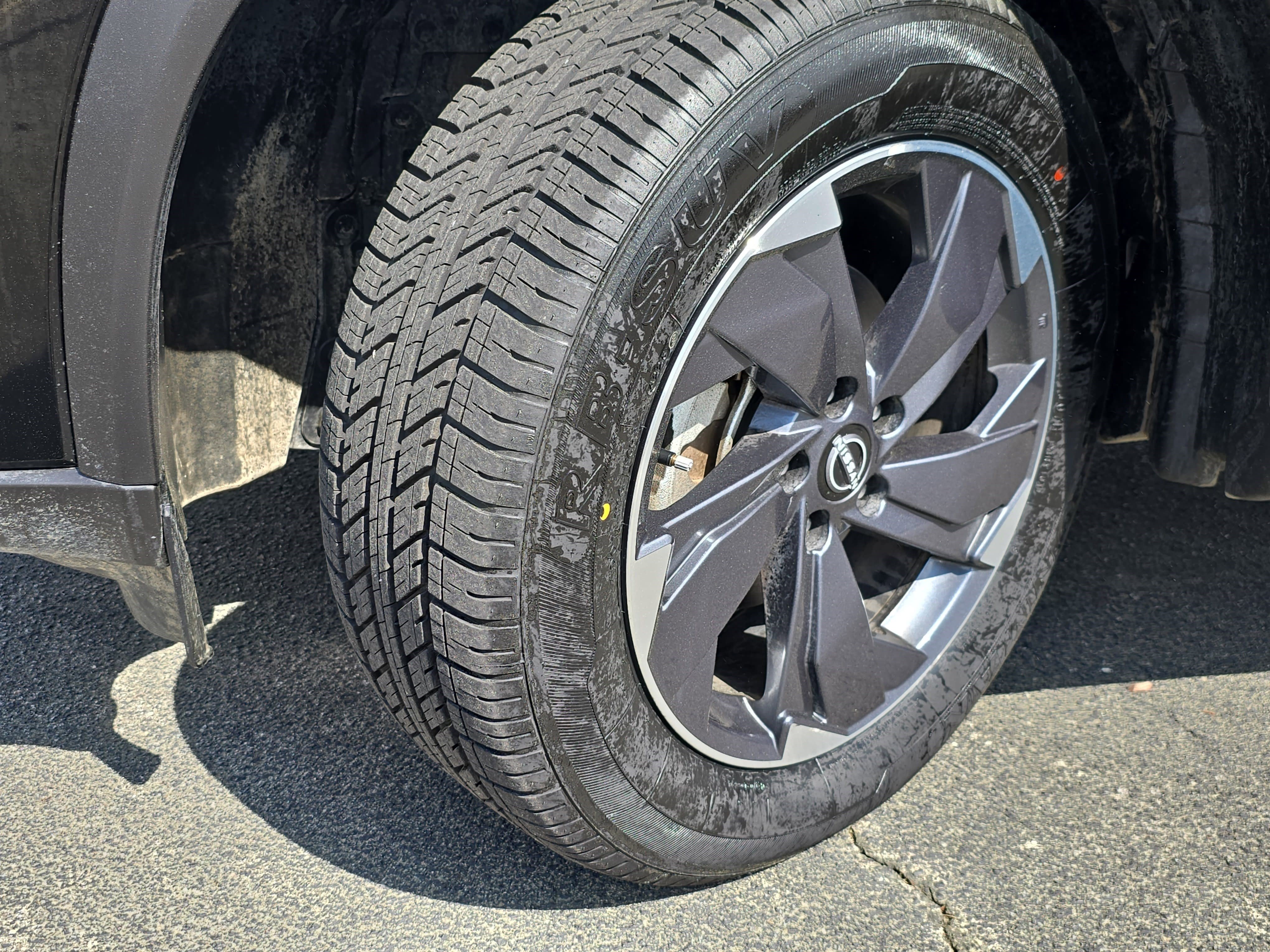 Used 2024 Nissan Rogue SV image 32