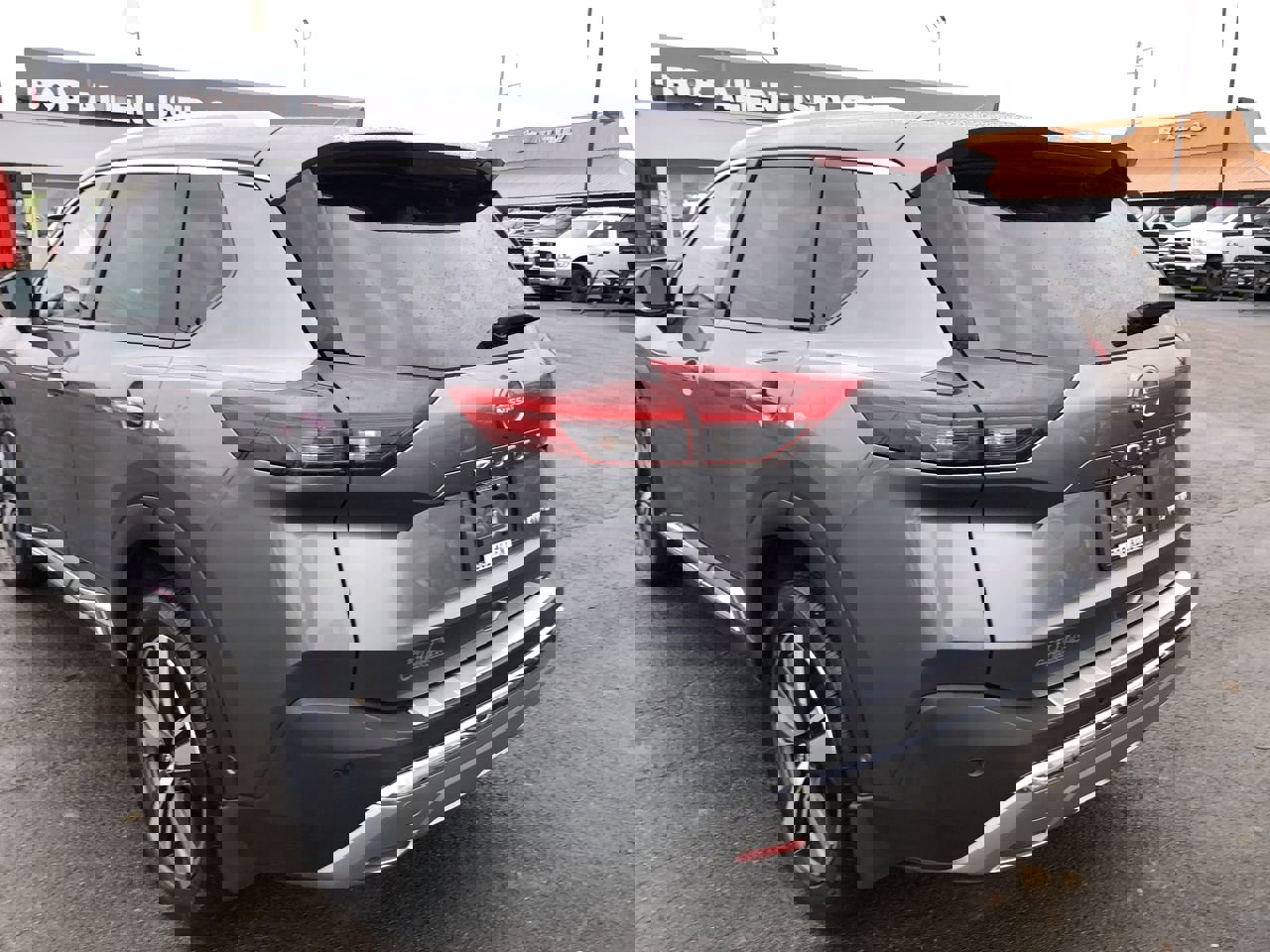 Used 2023 Nissan Rogue Platinum w/ Platinum Premium Package image 4