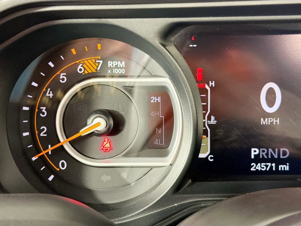 Used 2024 Jeep Wrangler Sahara image 13