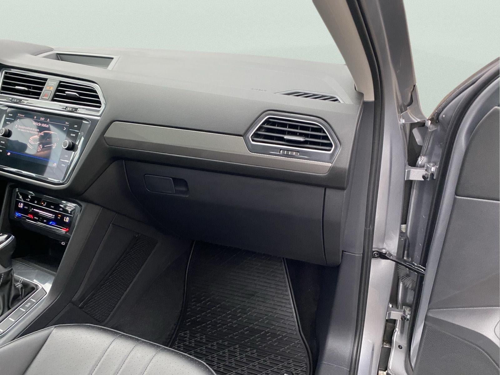 Used 2024 Volkswagen Tiguan SE AWD/4WD image 37