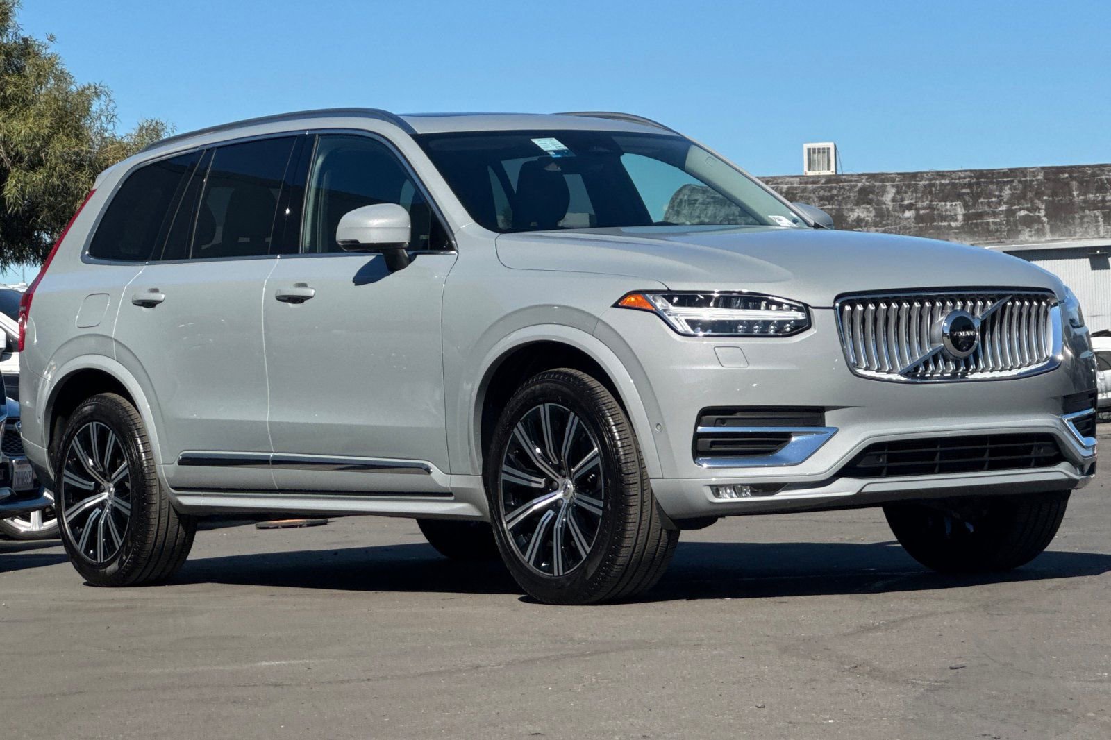 Used 2025 Volvo XC90 B6 Plus image 9