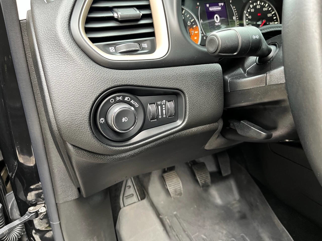 Used 2015 Jeep Renegade Latitude image 33