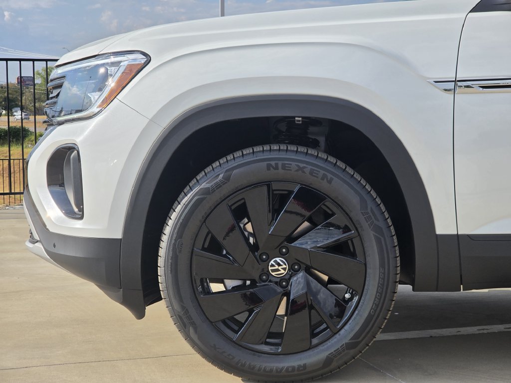 New 2026 Volkswagen Atlas Cross Sport SE FWD image 7