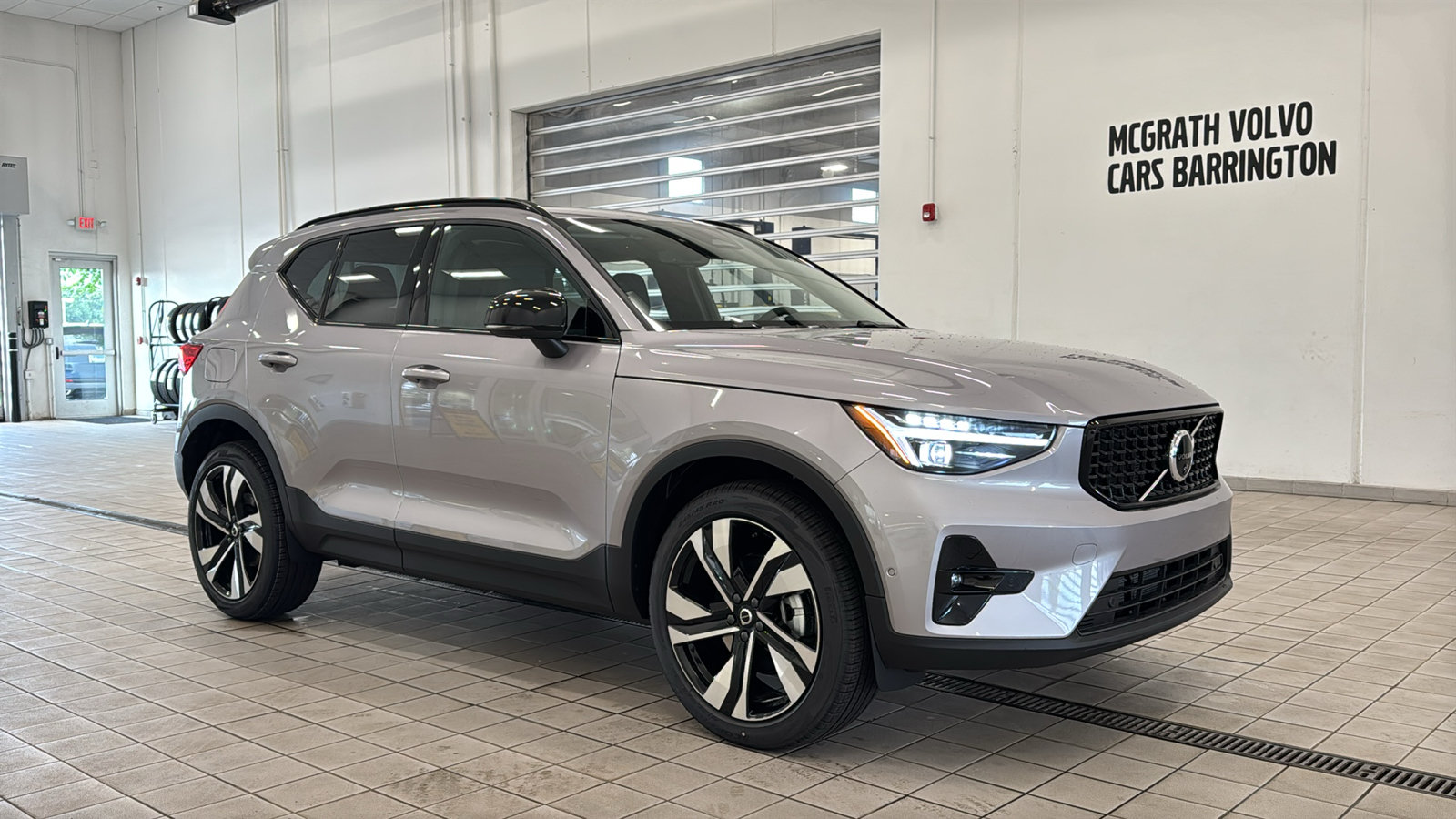 New 2026 Volvo XC40 B5 Plus w/ Climate Package AWD/4WD image 3