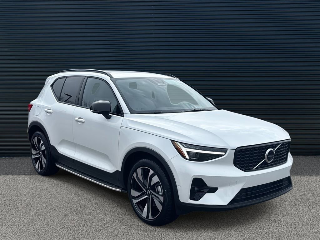 New 2026 Volvo XC40 B5 Ultra w/ Climate Package AWD/4WD image 3