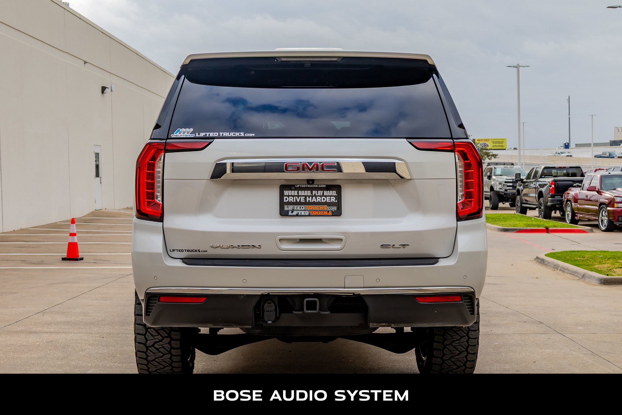Used 2022 GMC Yukon XL SLT w/ SLT Luxury Package AWD/4WD image 8